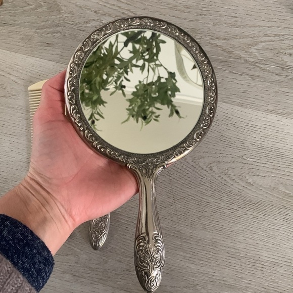 Set of 3 Vintage‎ Silver Vanity Set with Mirror, Brush, and Comb Victoria rare - Picture 2 of 8